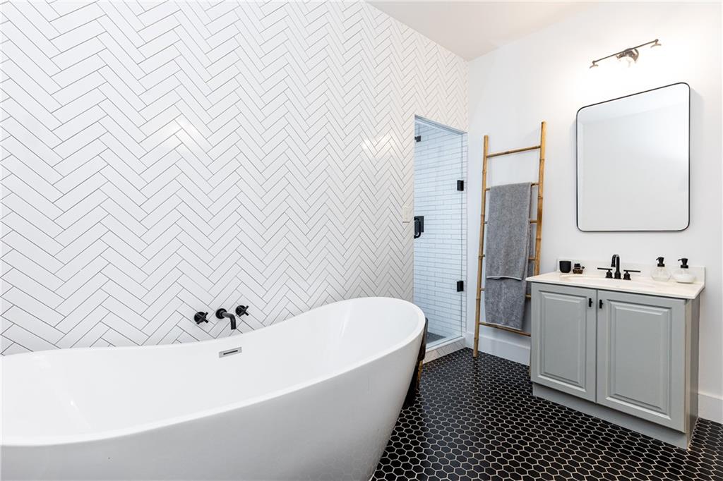 2222 Spink Street NW