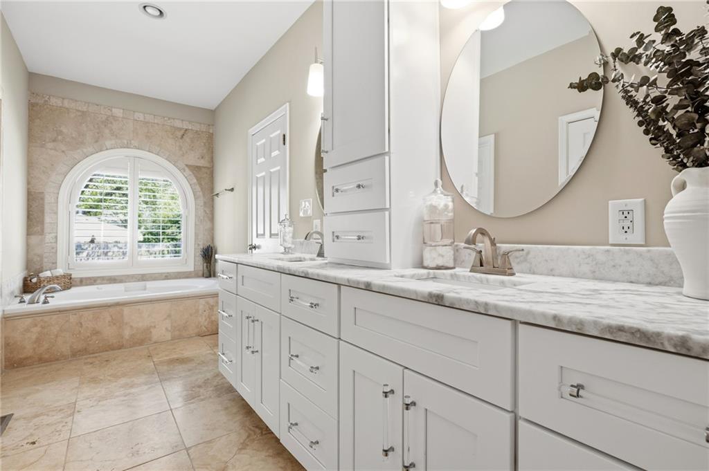 1450 Cheshire Way NE