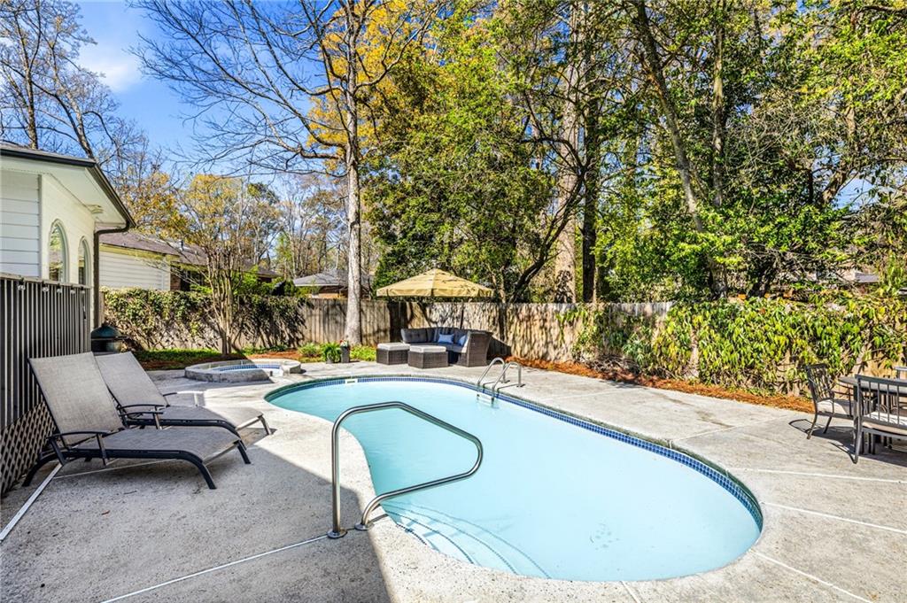 1450 Cheshire Way NE