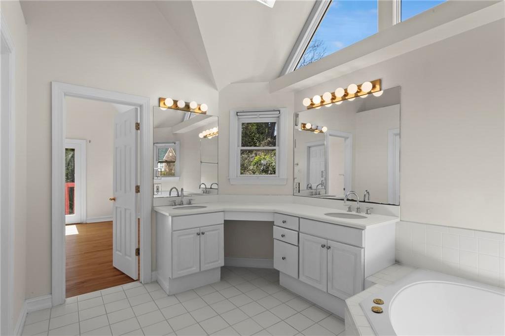 1177 Amsterdam Avenue NE