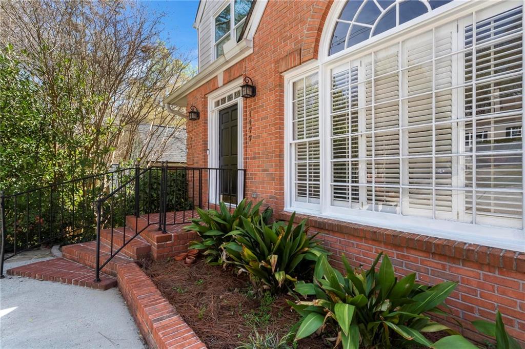 1177 Amsterdam Avenue NE