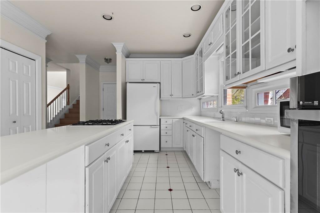 1177 Amsterdam Avenue NE