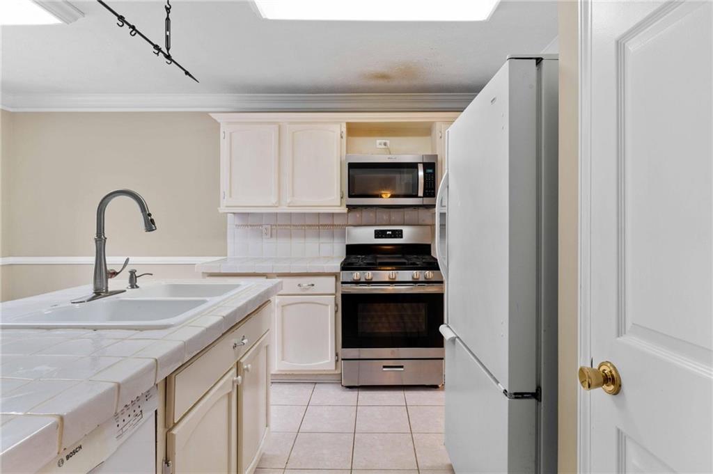 1176 Weatherstone Drive NE