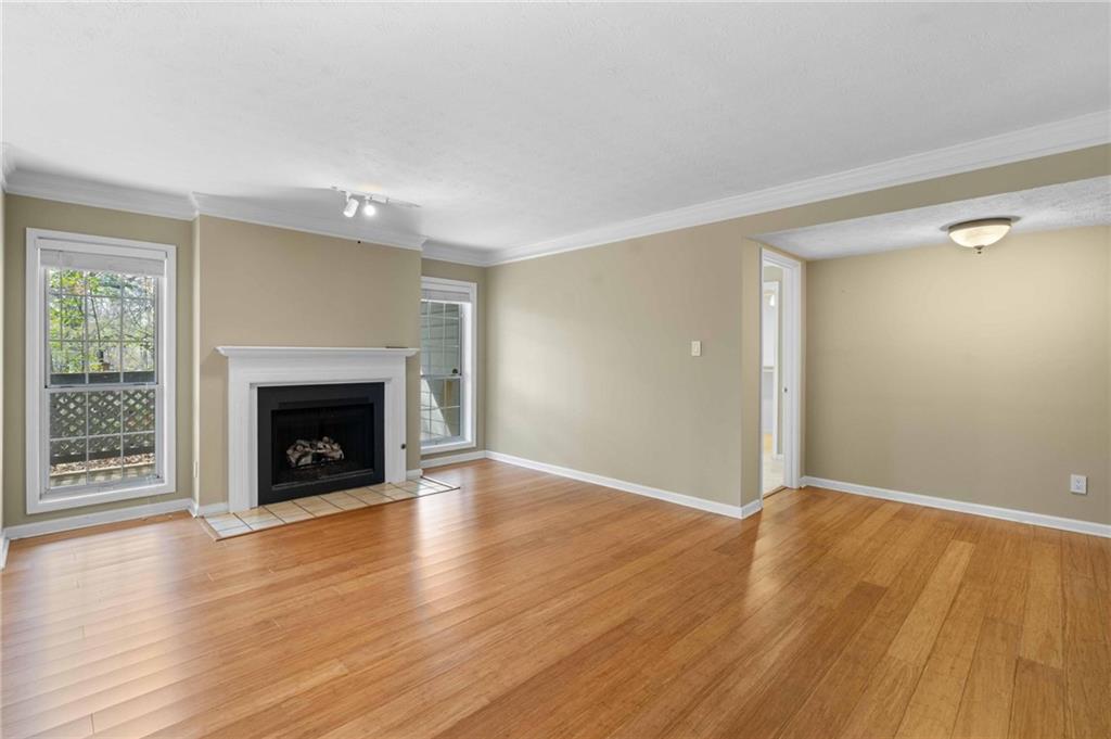 1176 Weatherstone Drive NE