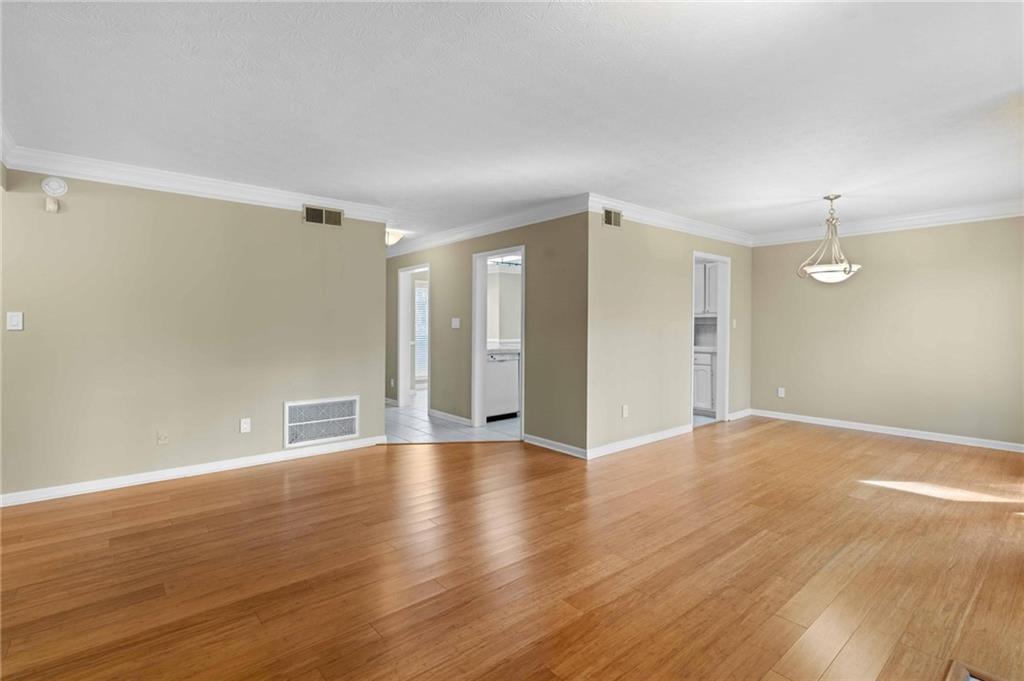 1176 Weatherstone Drive NE