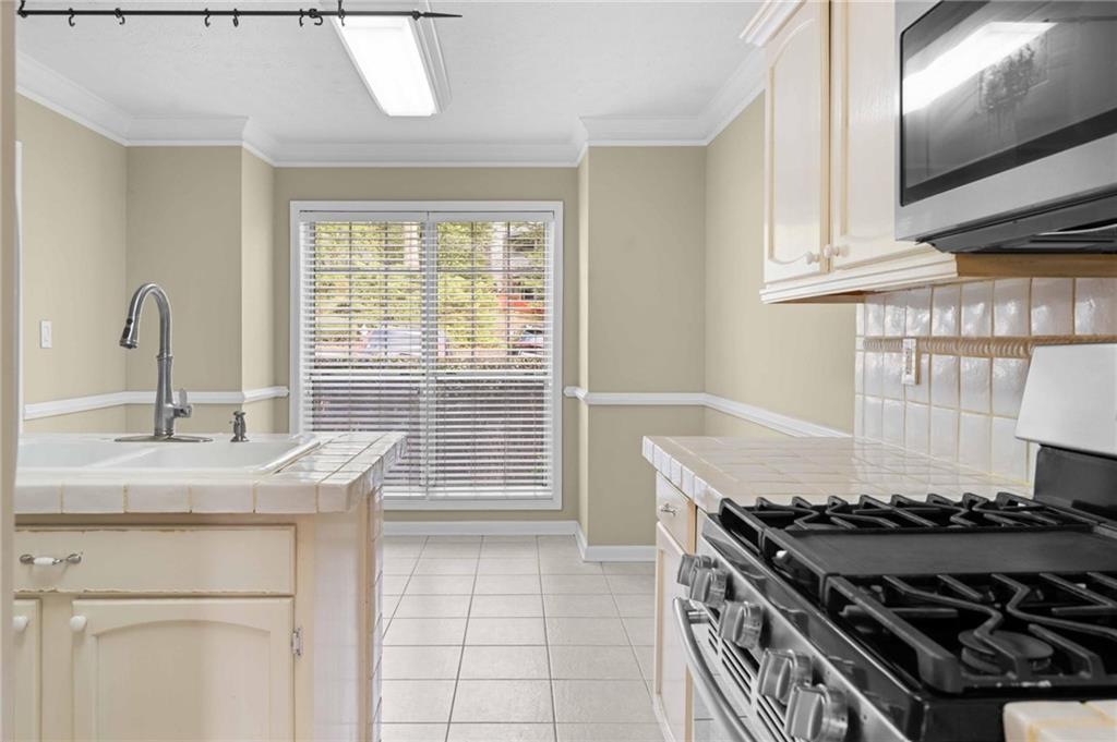 1176 Weatherstone Drive NE