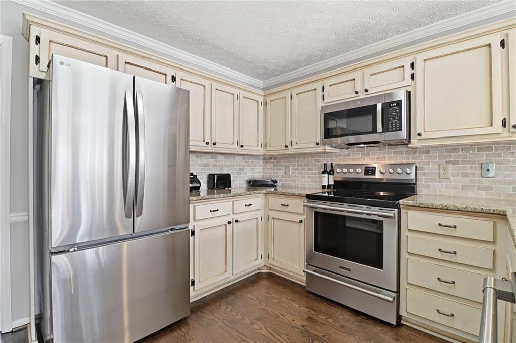 4034 Song Thrush Court NE