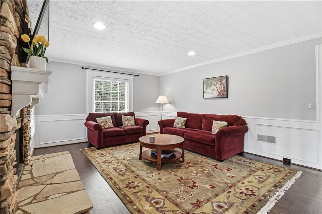 4034 Song Thrush Court NE