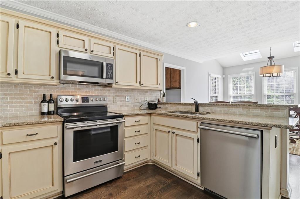 4034 Song Thrush Court NE