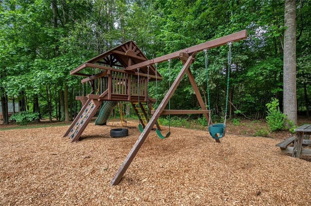 4034 Song Thrush Court NE