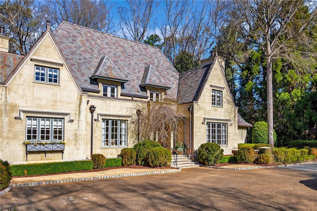 575 Broadland Road NW