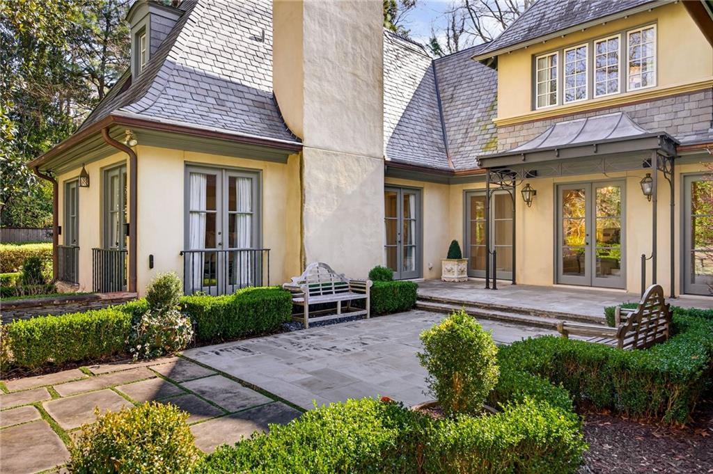 575 Broadland Road NW