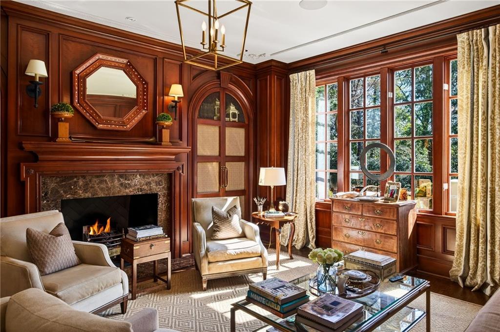 575 Broadland Road NW