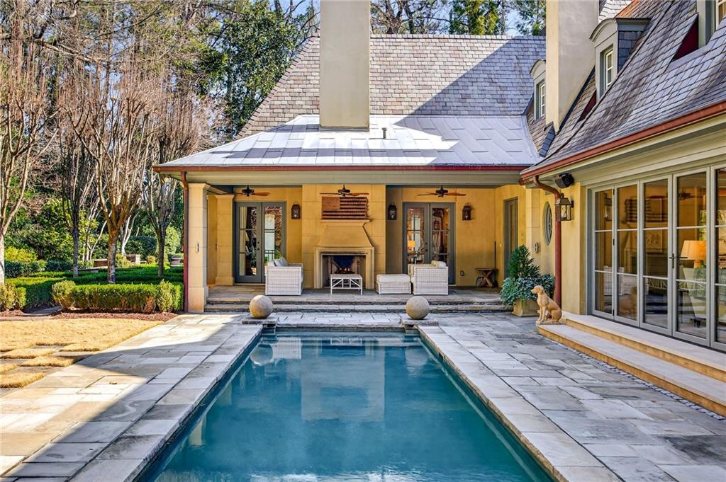 575 Broadland Road NW