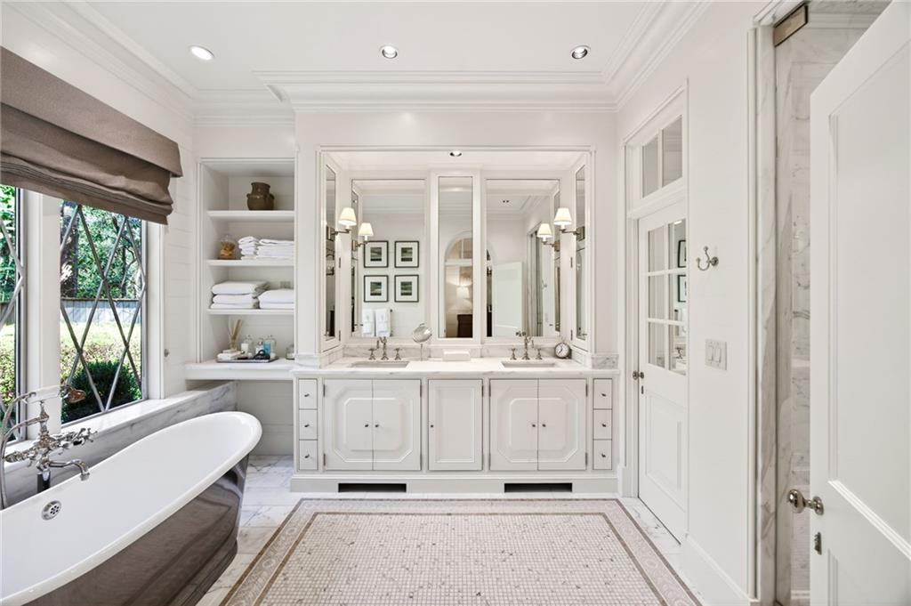 575 Broadland Road NW