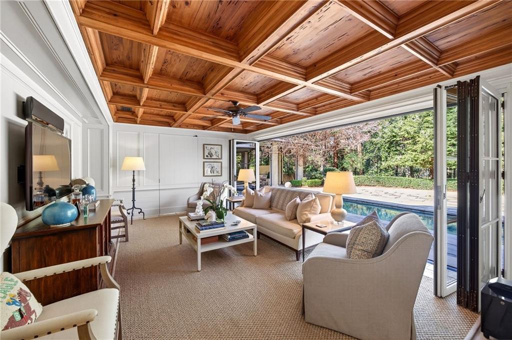 575 Broadland Road NW