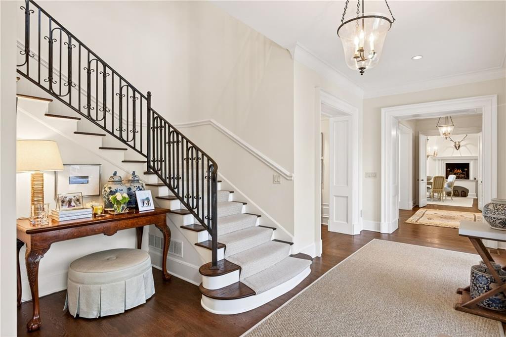 575 Broadland Road NW