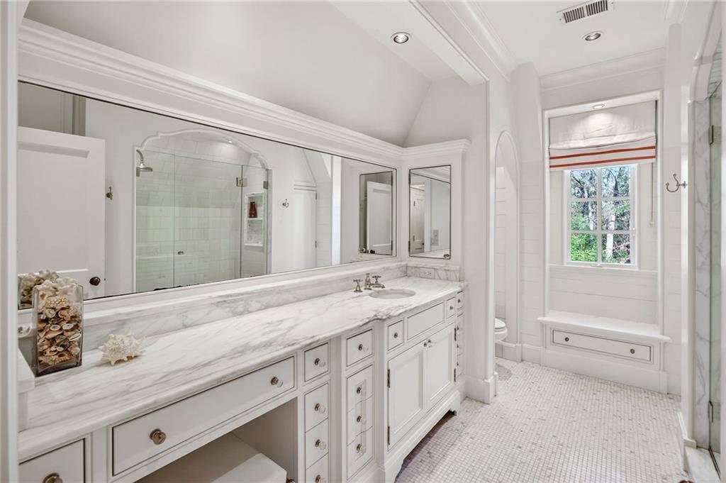 575 Broadland Road NW