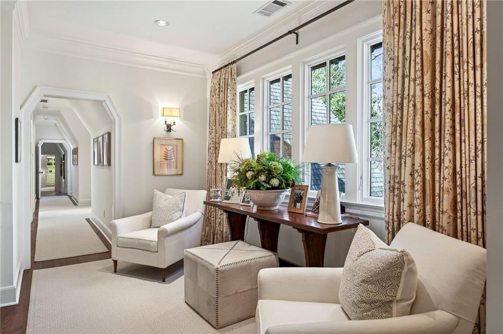 575 Broadland Road NW