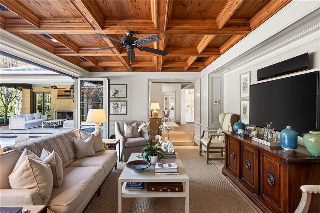 575 Broadland Road NW