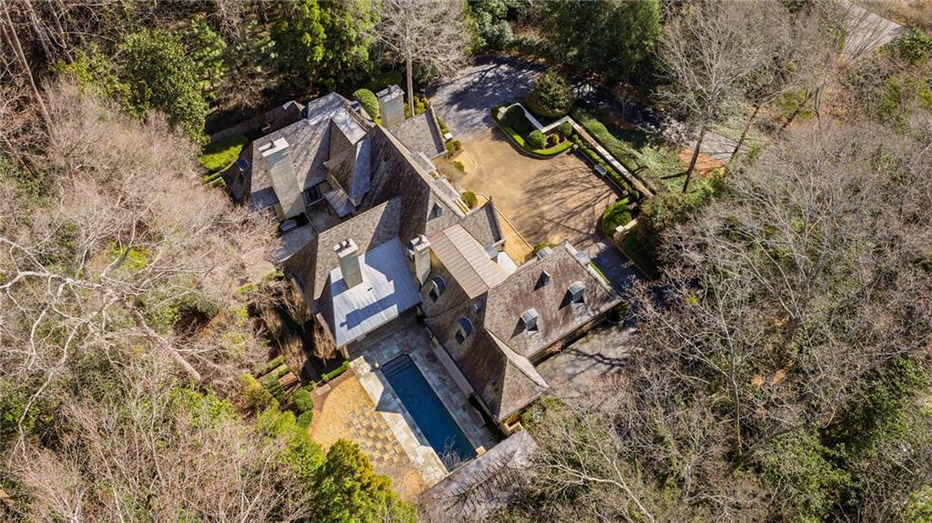 575 Broadland Road NW