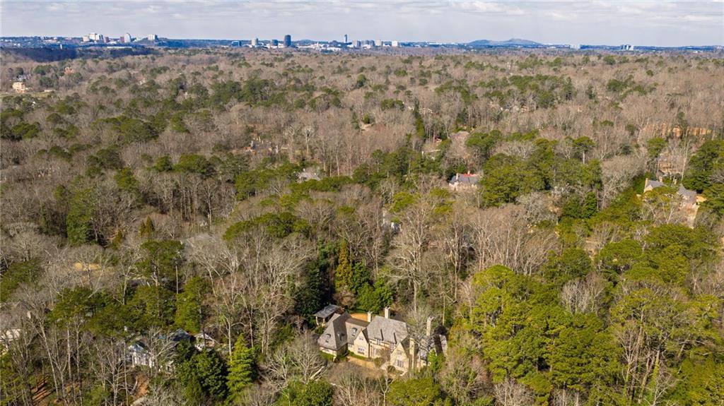 575 Broadland Road NW