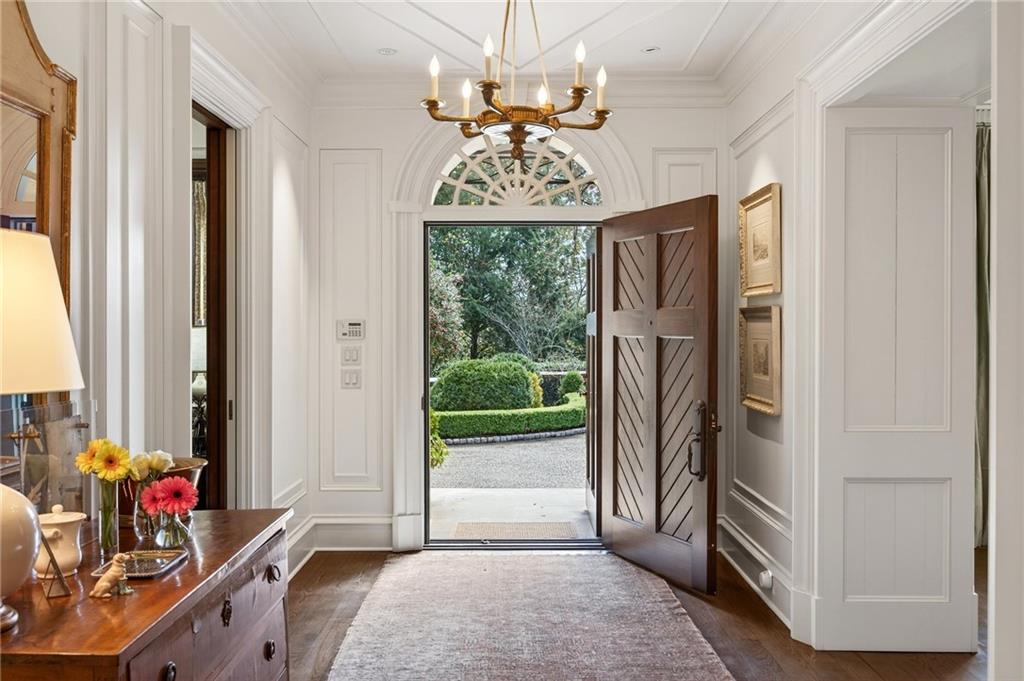 575 Broadland Road NW