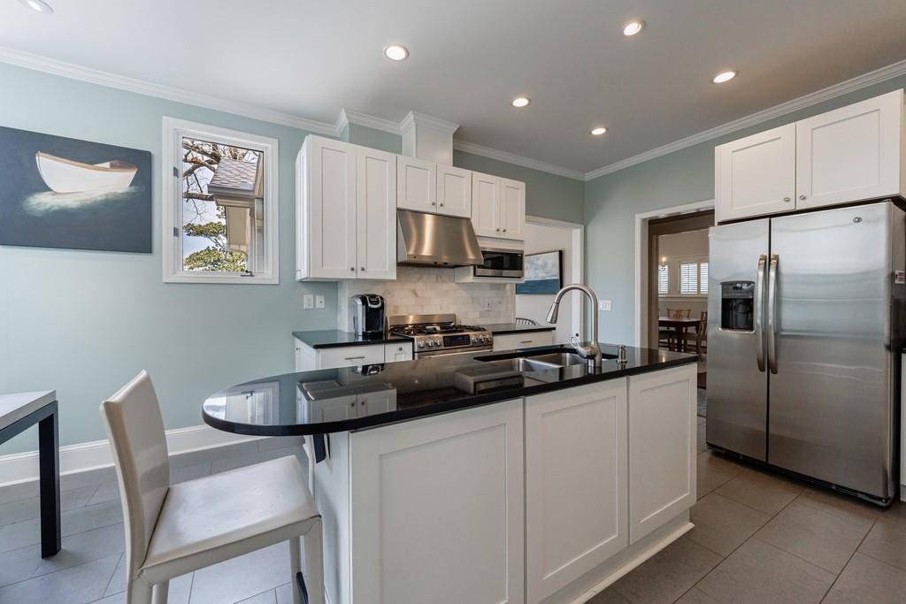 241 Lakeview Avenue NE