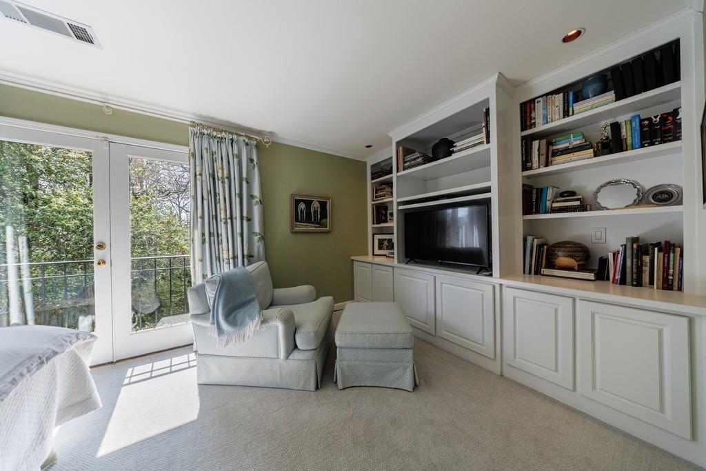 241 Lakeview Avenue NE