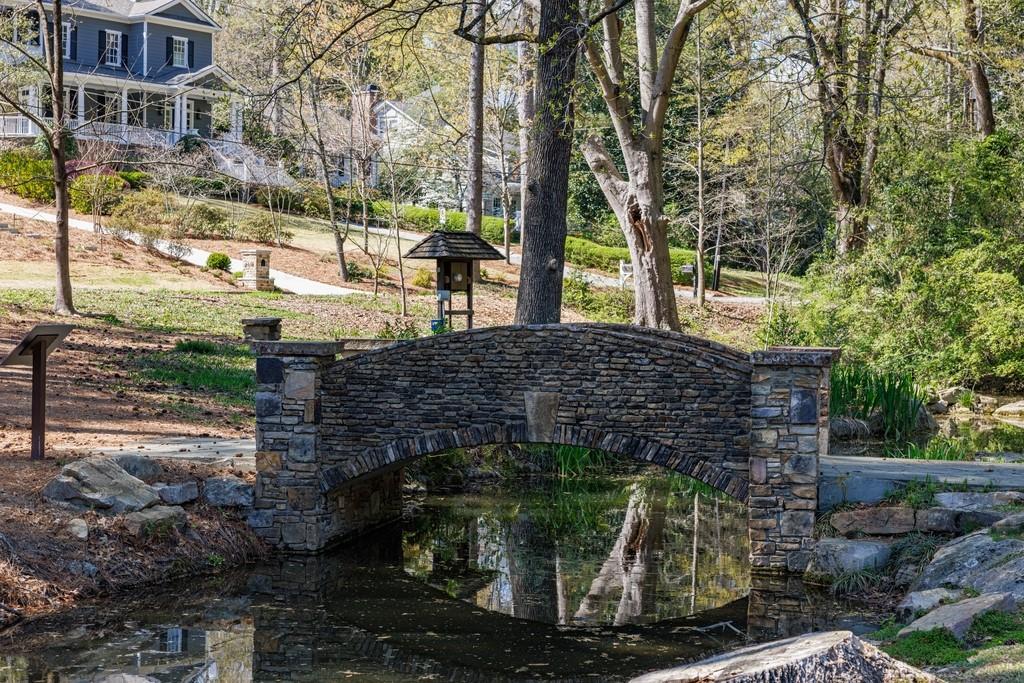 241 Lakeview Avenue NE