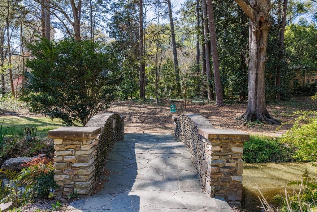 241 Lakeview Avenue NE