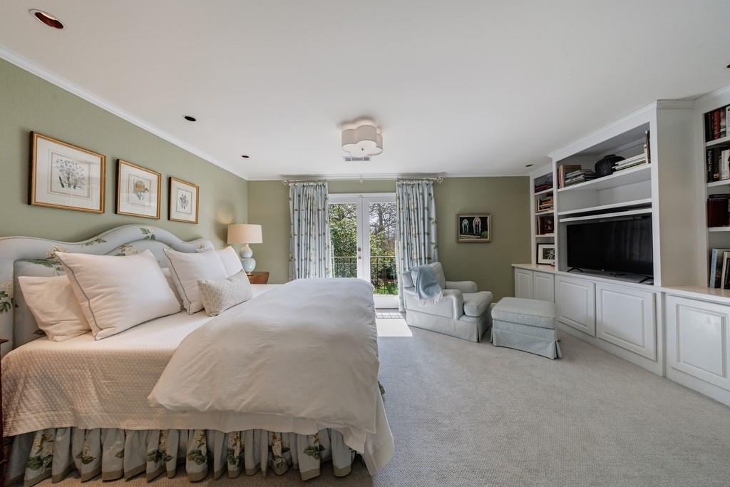 241 Lakeview Avenue NE