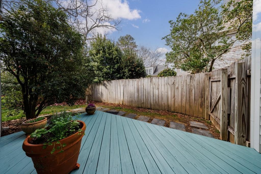 241 Lakeview Avenue NE