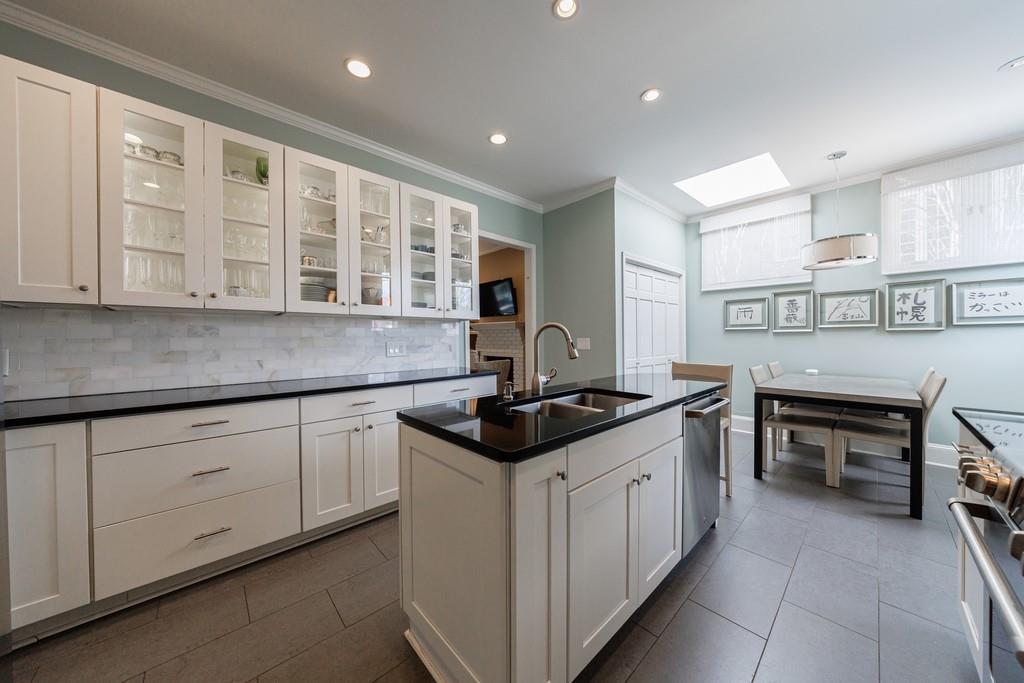 241 Lakeview Avenue NE