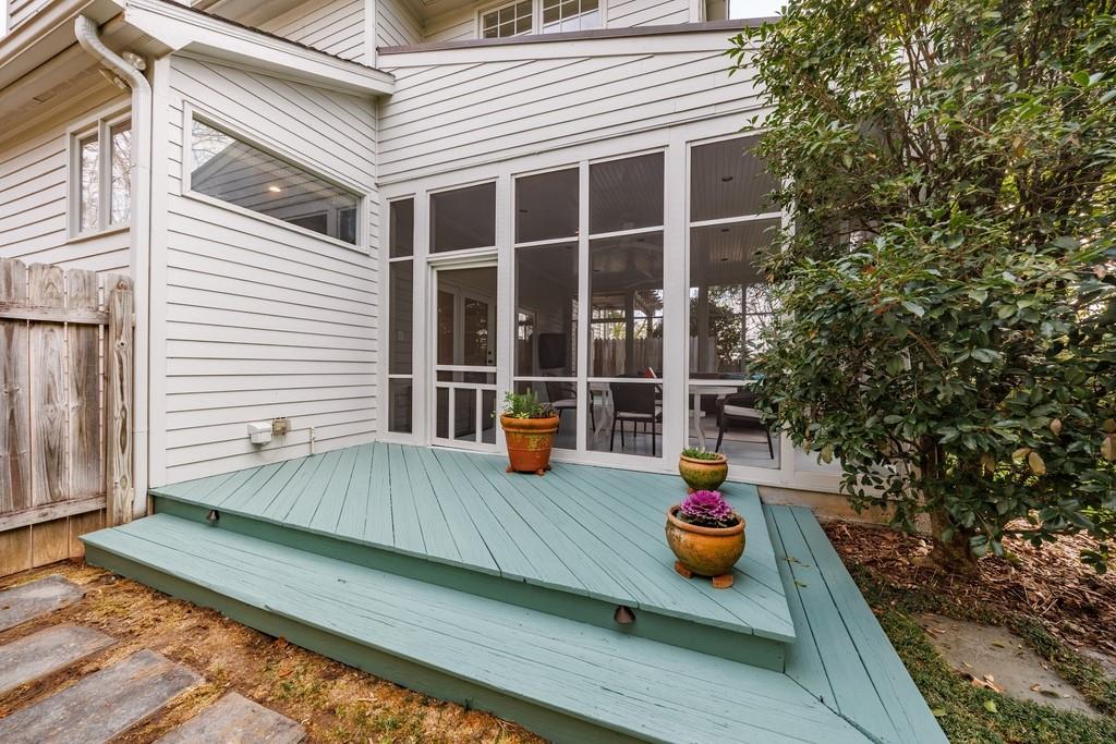 241 Lakeview Avenue NE