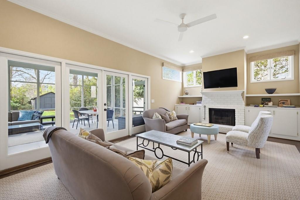 241 Lakeview Avenue NE