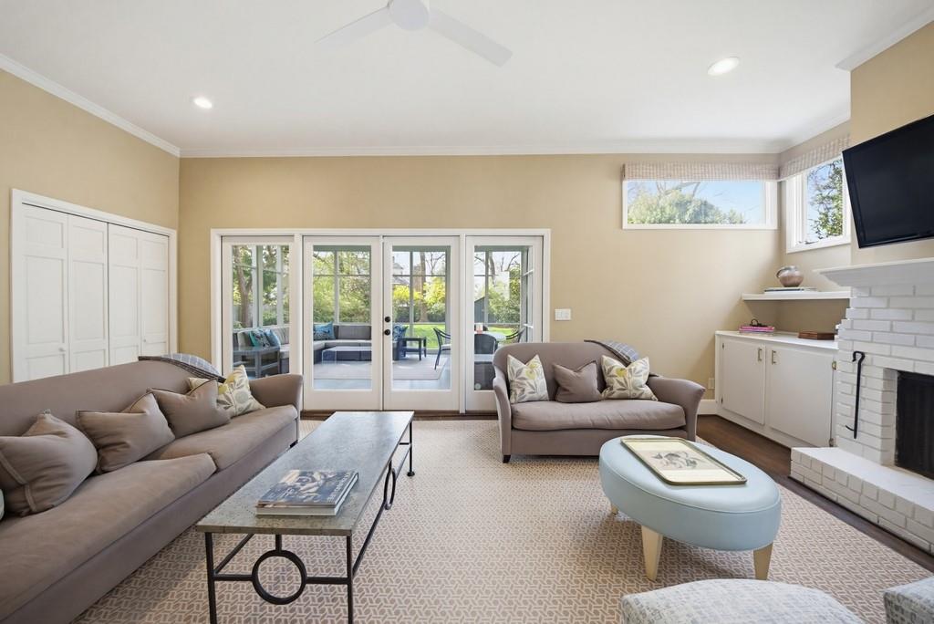 241 Lakeview Avenue NE