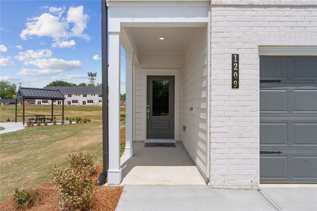 1331 Farmers Loop