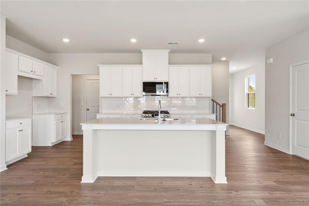 1331 Farmers Loop