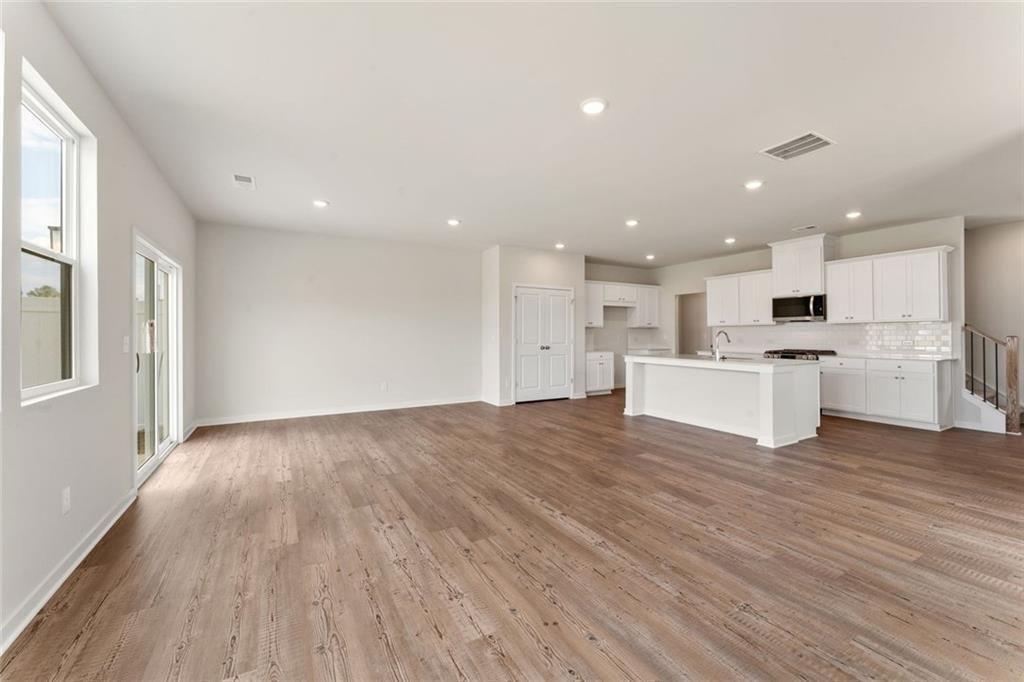 1331 Farmers Loop