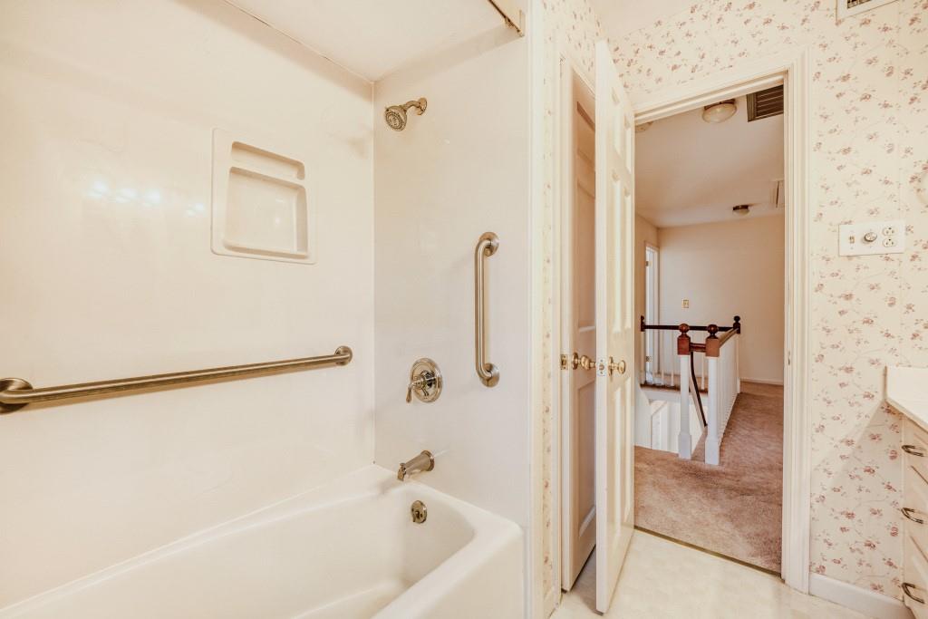 1240 Hampton Hall Drive NE