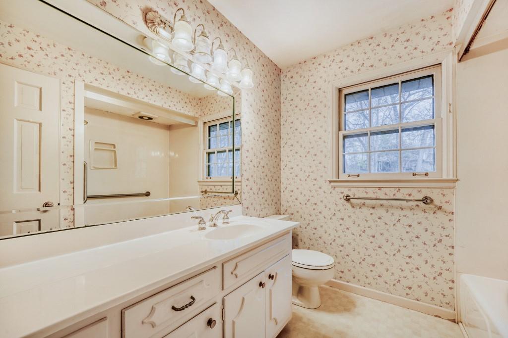 1240 Hampton Hall Drive NE