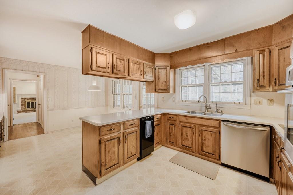 1240 Hampton Hall Drive NE