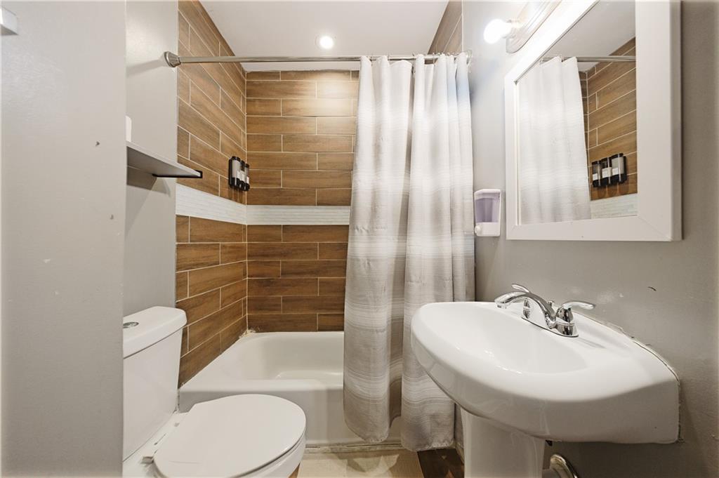 965 Mayson Turner Road NW