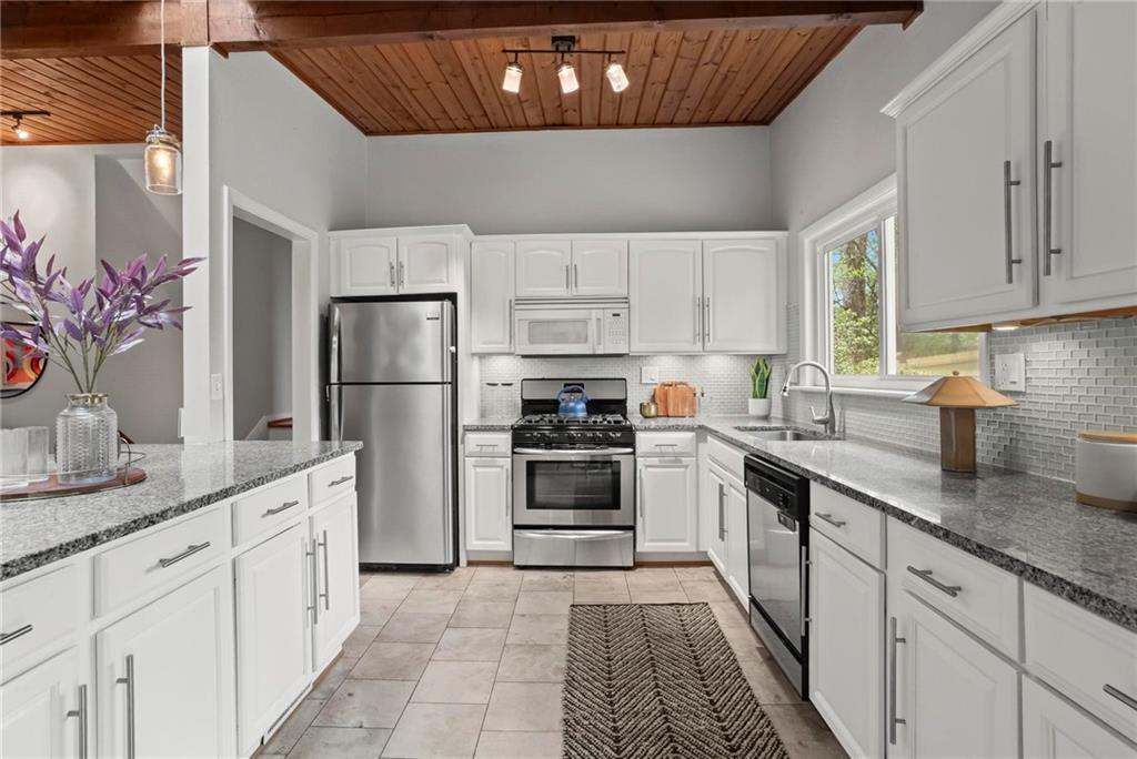 1696 Wawona Terrace NE