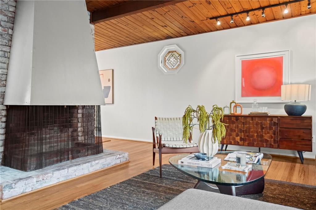 1696 Wawona Terrace NE