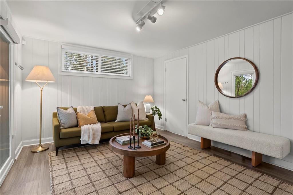 1696 Wawona Terrace NE