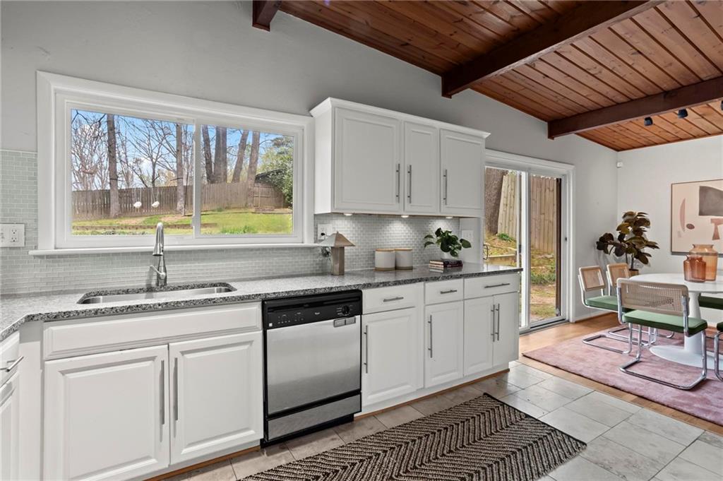 1696 Wawona Terrace NE