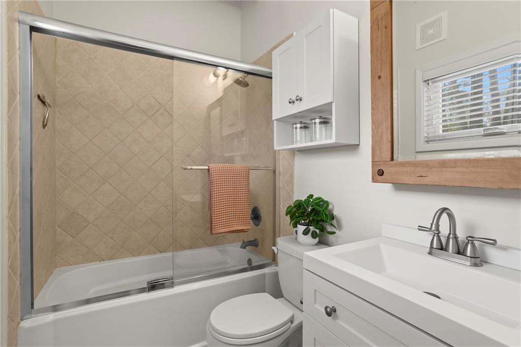 1696 Wawona Terrace NE