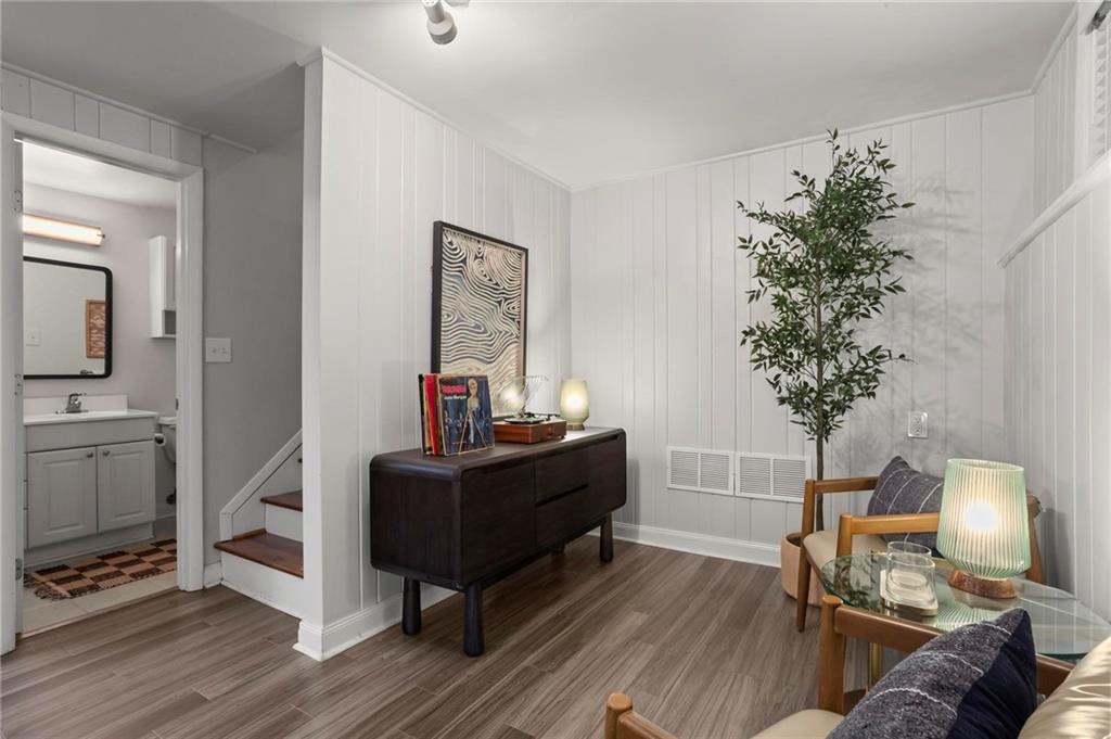 1696 Wawona Terrace NE